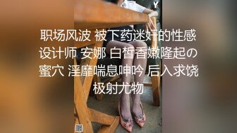 娇小的亚裔妹子面试工作,与面试官聊着聊着抓住大鸡巴吃起来了