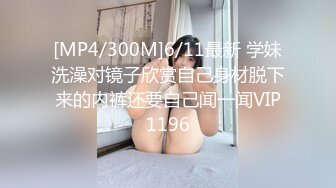 约女朋友餐厅吃饭，惩罚她脱了内裤才能吃，乖乖地听话，旁边热闹的餐桌 好紧张好刺激！