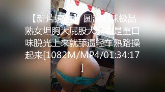 窗外偷窥打工小嫩妹洗香香