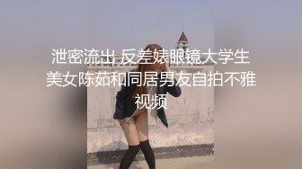 大家闺秀-秀气小妖-洛洛：躲着室友在浴室阶梯打飞机，可可爱爱 大屌萌妹，撸得好起劲啊，舍友在外面聊天！