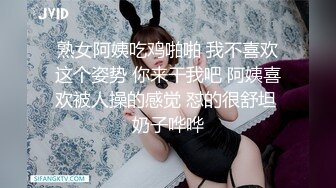 清纯19美少女，超级嫩全裸诱惑，外表甜美呆萌，翘起美臀特写，粉嫩小穴，被男友手指插入，极度诱惑