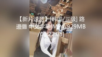 [MP4/ 1.13G] 三人创业小团队直播赚钱，男主女主沙发上激情大战享受其中，摄影师还要兼职讲解