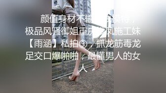 制服装美女被两男人任意玩弄的!