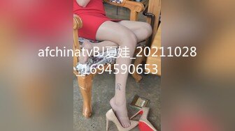 漂亮美女 跪着吃大肉棒 技术不错 口爆 可惜只射了一丢丢