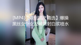 可爱粉色小护士床上如此反差，翘起小屁屁乖乖等大肉棒进入，酥酥的皮肤粉嫩的乳头谁受得了