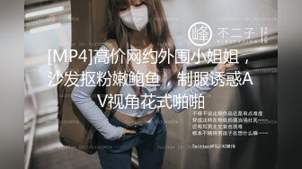 水手服安娜和巧克力腹肌男