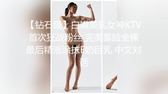 小伙子看到学妹单独来尿尿！犹豫了好久 还是用手摸了下妹子BB