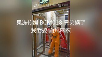 《极品CP魔手外购》色胆包天坑神潜入某公司女厕独占坑位隔板缝中现场实拍超多美女小姐姐方便，脸逼同步前后拍太顶了 (4)