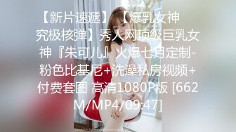 小马丶寻花乖巧笑起来甜美外围妹纸，近距离视角隔着衣服揉奶，乳推舔屌骑上来抽插，扶着腰后入晃动奶子