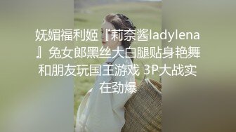 面试后女学生当着经理的面不停揉搓自己的骚逼