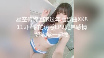 小胖哥約美乳女友來家裡作客.推倒她壓在床上狂幹內射