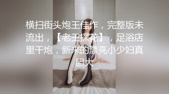 弟媳乱伦嫂子太骚了偷偷紫薇，小叔子急不可耐冲进去半推半就强上嫂子！