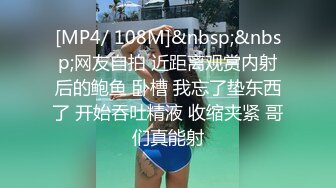 cd 桃色杏野：发情了，自蔚中，给22cm的黑屌摸了油，坐在椅子上，摆着羞耻的姿势缓缓的插入，吸rush撸蛇！