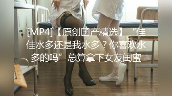 年轻情侣疯狂自拍泄密-颜值身材超一流的漂亮美女穿着情趣服对着镜子自拍时被男友撞见刮光逼毛狠狠抽插!