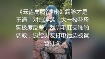 无意间发现邻居家还在读书的漂亮小妹妹浴室洗澡不拉帘隔着窗户悄悄偸拍她身材真好双奶饱满阴毛性感极了