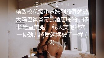 简陋的出租屋爬气窗偷窥卷发美女洗澡