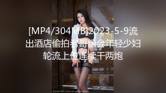 涂红色指甲的美艳OL靓女，身材高挑170cm，真的好棒 蹲守的第二个美女小穴迷人的张开，诱人的两瓣阴唇！