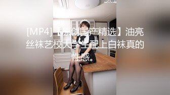 [MP4]花臂纹身腰细胸大嫩妹 双腿肩上扛操的啊啊啊哦哦哦