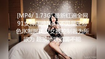 商场女厕偷拍 手里拿着大中华的小富婆 BB保养的还不错