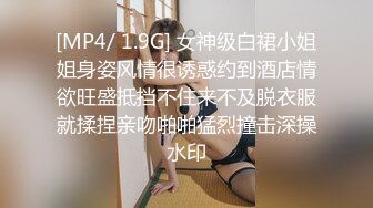 看着烂醉前辈的淫样受不了地在玄关中出性交