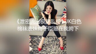 医院女厕跟踪拍摄白衣黑裤美女 肉肉的鲍鱼真粉嫩