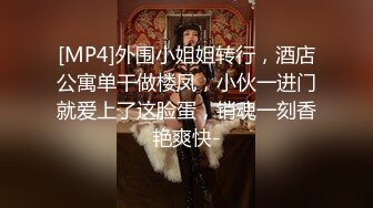 豹纹美妖TS江美琳 调教贱狗大学生，来吃妈妈的口水舔妈妈的鸡巴 啊贱奴 妈妈的脚好吃吗 啪又被妈妈打