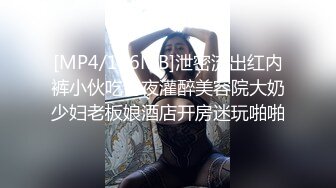 婴儿肥眼镜美女吃鸡吃精 人家嘴巴小就喜欢拿嘴当逼操 说可以放心内射 顺便你也可以补补身体 技术不错