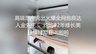 爆操性感连体黑丝美骚妇超淫荡风骚两猛男无套抽插玩3P