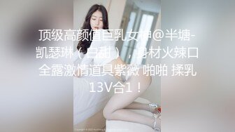 淫荡骚妇，疯狂露出=【生理老师在户外】餐厅对面大叔看的目瞪口呆！典型的马路杀手~~~~~~~~~~~~~~~ ~ ~~ ~~！~  真刺激 (1)