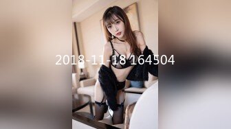 高颜值美女 舒服吗 舒服 穿开档牛仔紧身裤被大肉棒无套输出 内射