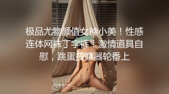 大眼睛红唇苗条女主播