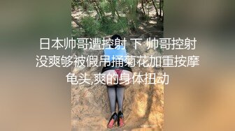 黑丝高跟露脸颜值不错的御姐少妇大秀直播，伸着舌头咬舔狼友大鸡巴，近距离掰开骚穴道具玩弄骚逼给狼友看