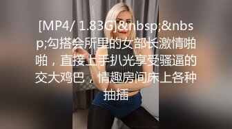 有男友也抄底~奶茶店前插眼短裙美女 男友在一旁也要欣赏裙下风采！