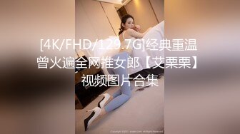 牛逼坑神一个固定一个移动，商业城双机位偸拍女厕所，多位女性入镜被拍，高冷女主管的阴毛有些长啊 (2)