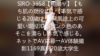 日本肌肉小哥去体验被撸射感觉,眼镜哥口交手撸轮着用,小哥爽的射了很多