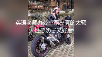 一线天无毛极品粉穴嫩妞和小男友居家啪啪，特写美穴边插嘴，翘起屁股小拇指插逼，按着双腿正入抽插掰穴给你看