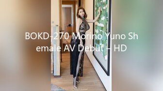 [MP4/ 792M] 新来的小美女露脸直播，初次下海听指挥狼友让干啥就干啥，奶子比心，掰开逼逼看特写看着还很嫩