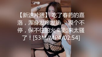 19歲小美女約2網友一起玩3P,2人不僅輪流操..