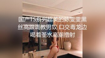 《极品CP魔手外购》坑神潜入某单位女厕隔板缝中实拍超多小姐姐方便，赤裸裸逼脸同框，妹子对着镜头看半天都没发现异常 (4)