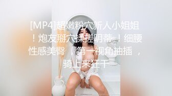 《极品CP✅魔手☛外购》色胆包天坑神潜入广西某医院急诊科女厕~直接进去隔板缝中偸拍多位女护士和女患者方便~太猛了 (9)