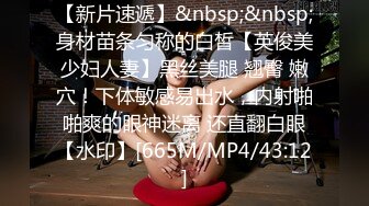 情侣间的爱情就是甜蜜，护士女友，干柴烈火，后入舌吻，经典姿势，无套艹得开开心心！