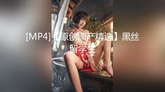 极品骚浪美少女【颜射颜射女神】今天闺蜜不在，小美女独占两个男同学的大屌玩3P，前怼后操爽翻天.