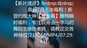 [MP4/ 848M] 睡觉中的妹妹！被窝里拉起来激情3P！苗条身材贫乳，一个操逼一个插嘴，怼着小穴猛操