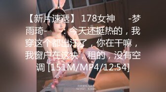 猥琐房东合租房浴室暗藏摄像头❤️偷窥4个年轻女生洗澡 (4)