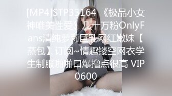 學校附近情侶酒店大圓床偷拍小胖同學和嬌小女朋友開房妹子貌似沒看過雞巴好奇擺弄